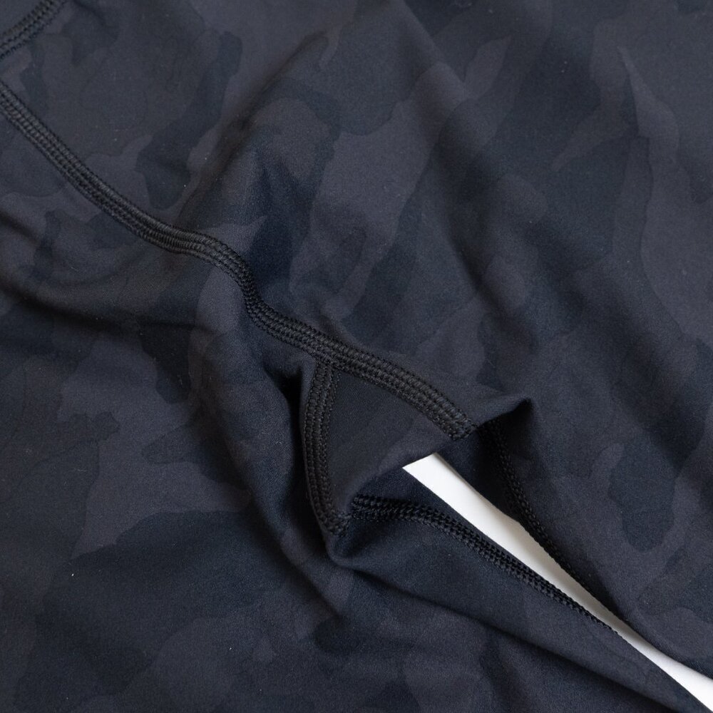 Vuori Daily Legging Black Camo 7/8 Length BreatheInterlock™ - Picture 9 of 13